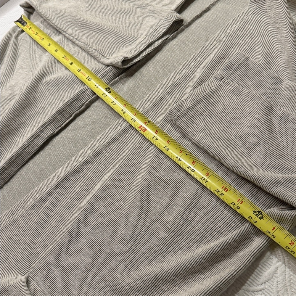 DONNI. Ribbed Knit Cardigan in Gray. OSFA - Picture 9 of 10